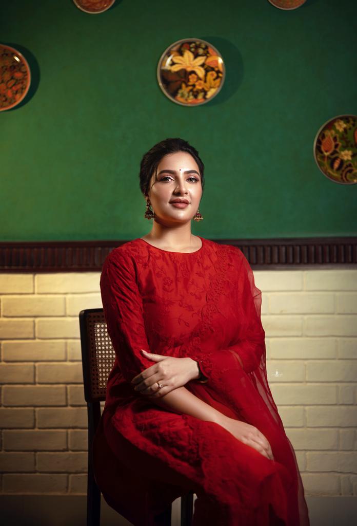 Subhashree Ganguly Styled In Red dhaga kurta set