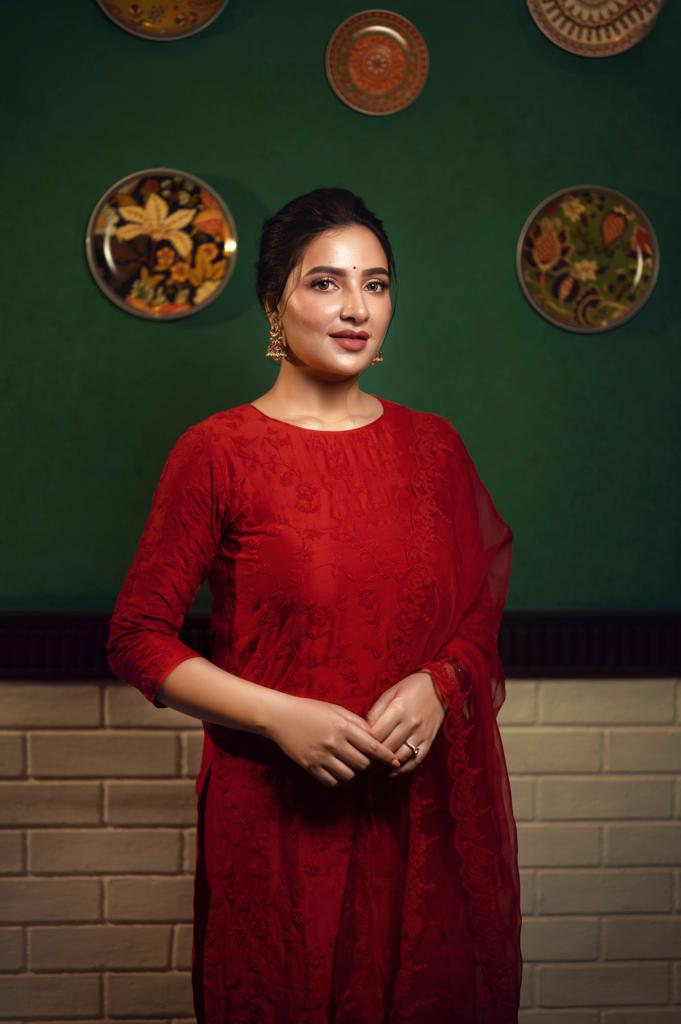 Subhashree Ganguly Styled In Red dhaga kurta set