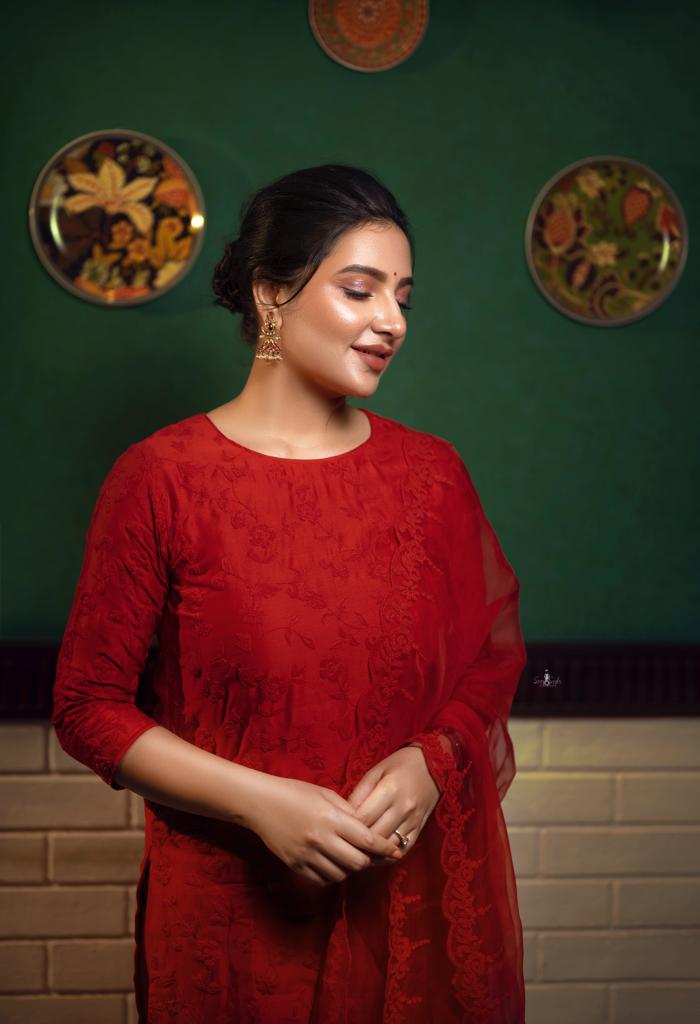 Subhashree Ganguly Styled In Red dhaga kurta set